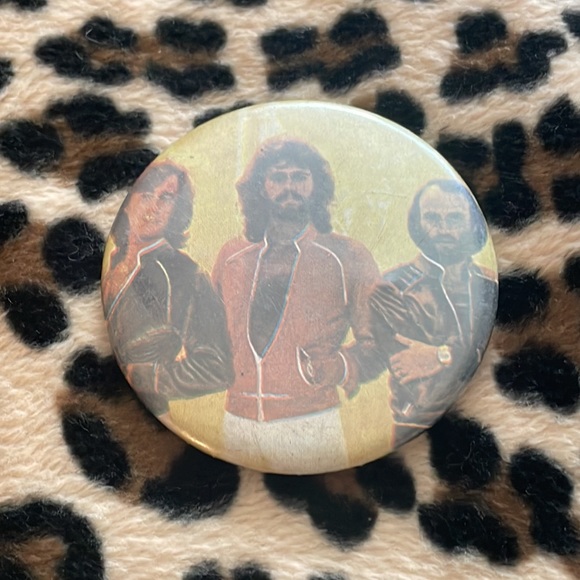 BEE GEES 🎤 Vintage Rock Band Button Pin Pinback Collectible Barry Gibb Disco - Picture 7 of 15